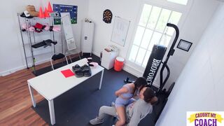 Kylie Rocket önbizalom-löketre vágyik, amit csak Bruce Venture orbitális faszával tud megadni - 2. évad 3. rész