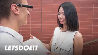 Jureka Del Mar ázsiai szuka leszopja a bazinagy zsíros idegen fazt és jól meglovagolja