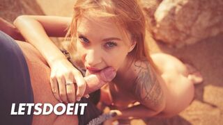 Angel Piaff világos szőke csábítója zsíros hímvesszőt szopogatóan a tengerparton