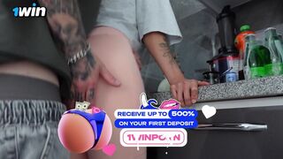 Kollégiumi szomszéd csaj popsiját lube nélkül megbassza egy nagyméretű pöcs